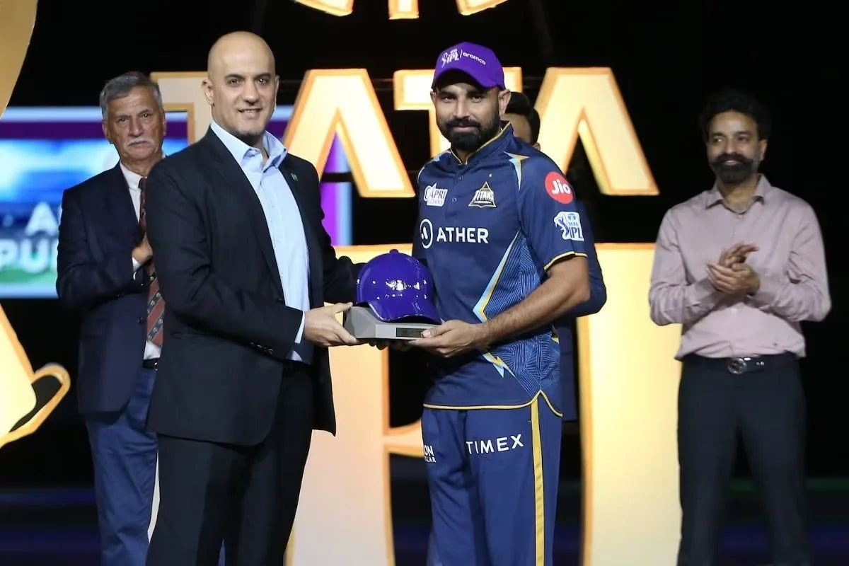 Mohammad Shami recieves his 2023 IPL Purple Cap award