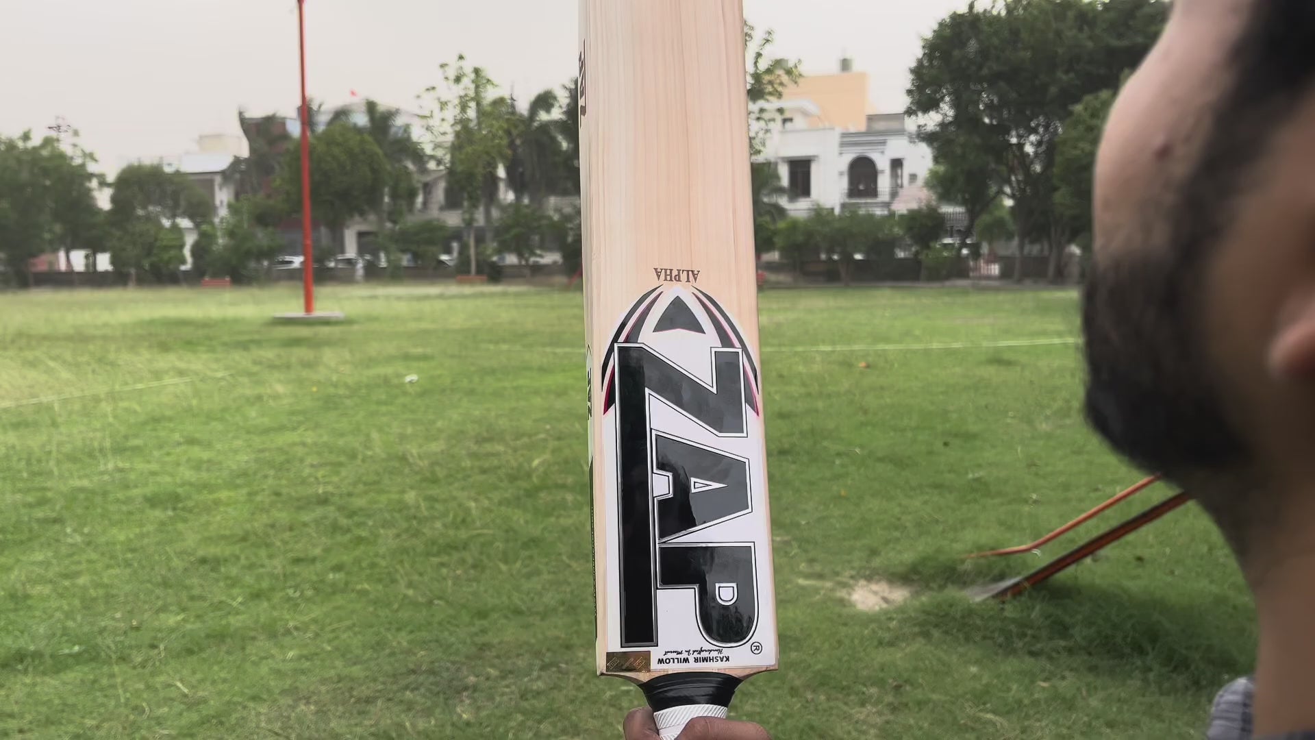 Load video: Crafted from premium-grade Kashmir Willow