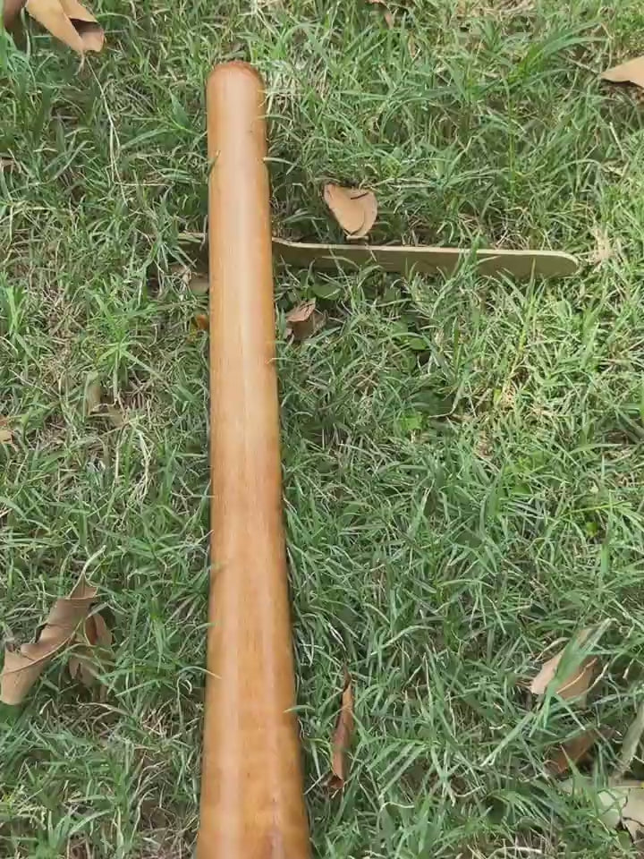 Load video: Crafted from premium-grade Kashmir Willow