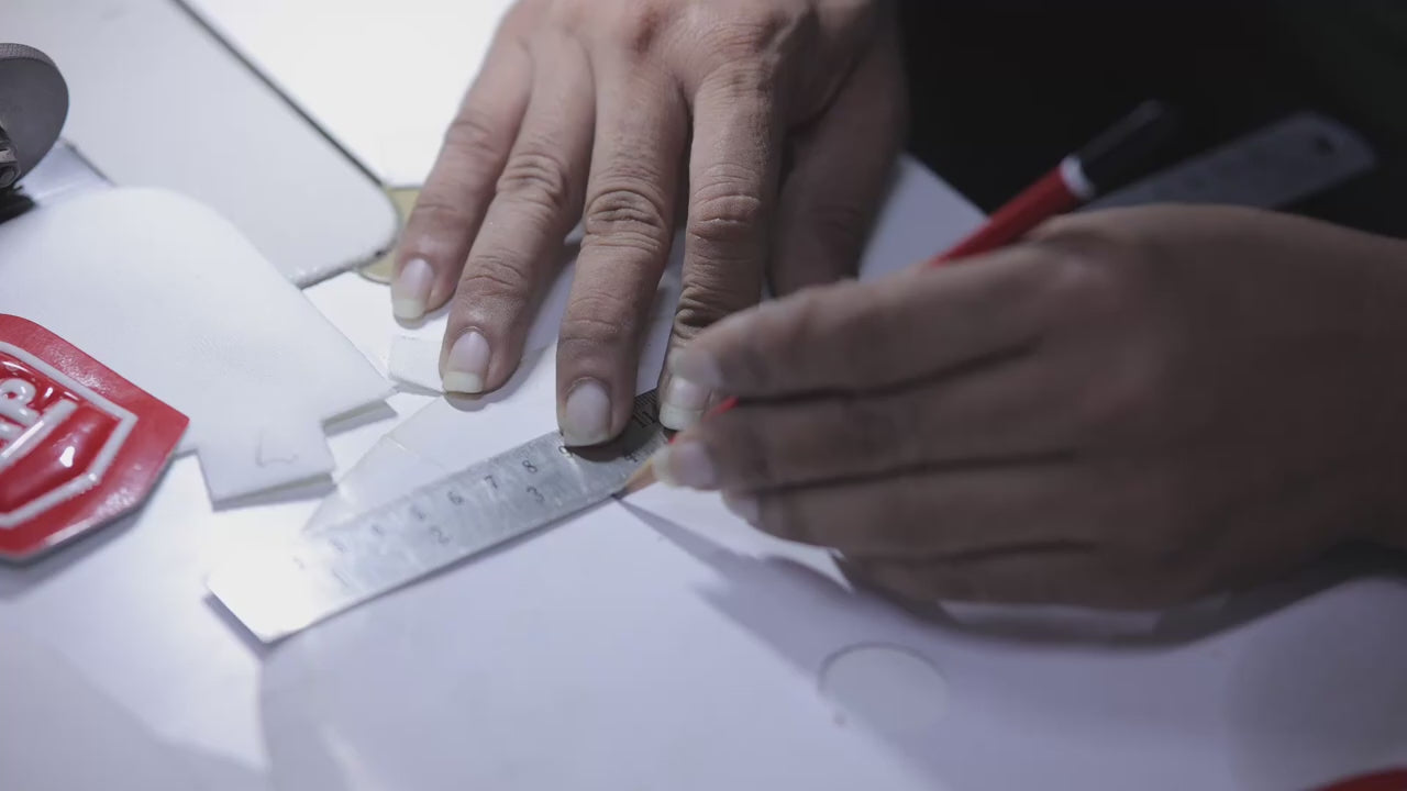 Load video: Crafted from premium-grade Kashmir Willow