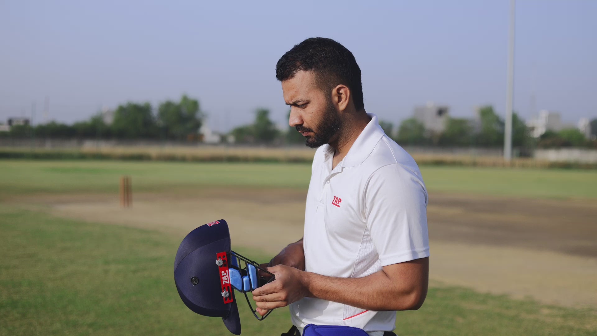 Load video: Crafted from premium-grade Kashmir Willow