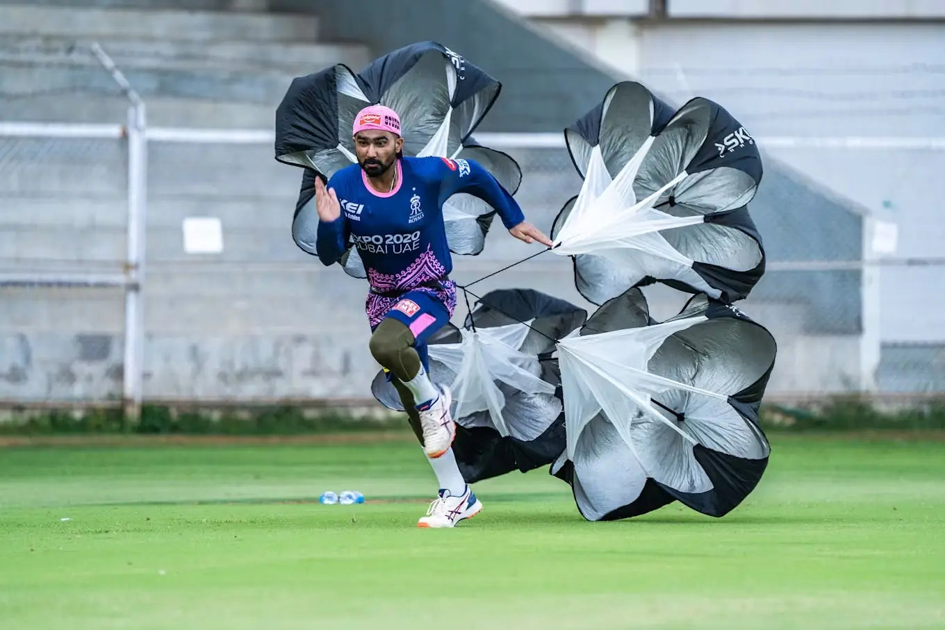 Rahul Tewatia Does a parachute Running drill for fast bowling. Credits: Red Bull