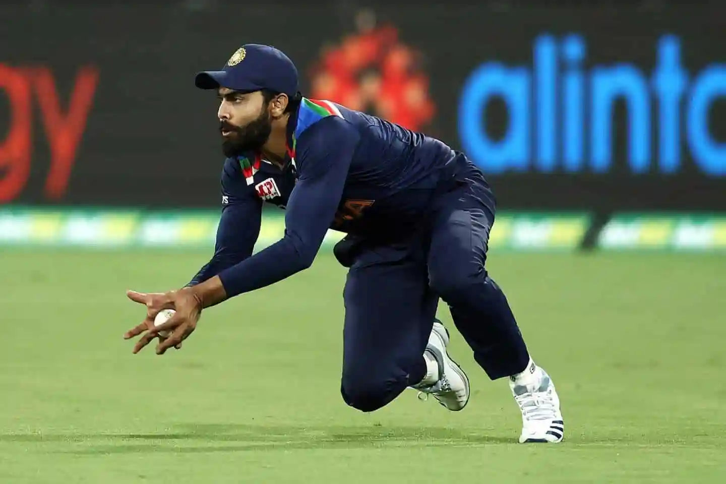 Ravindra Jadeja takes a brilliant catch in a t20I game