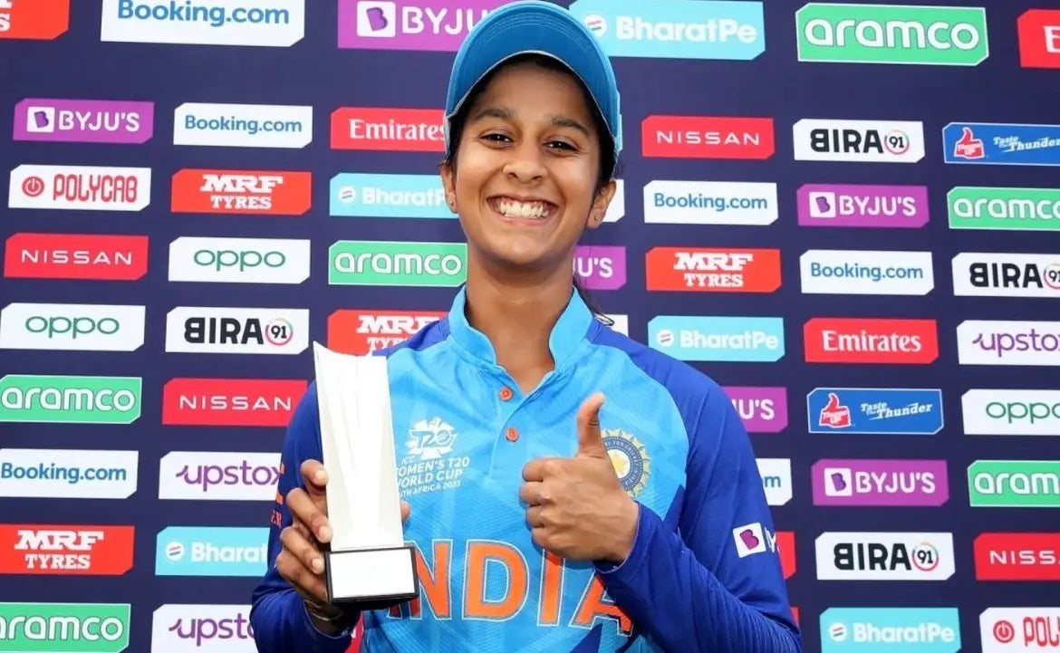 Jemimah Rodrigues recieves a trophy during the T20 World Cup