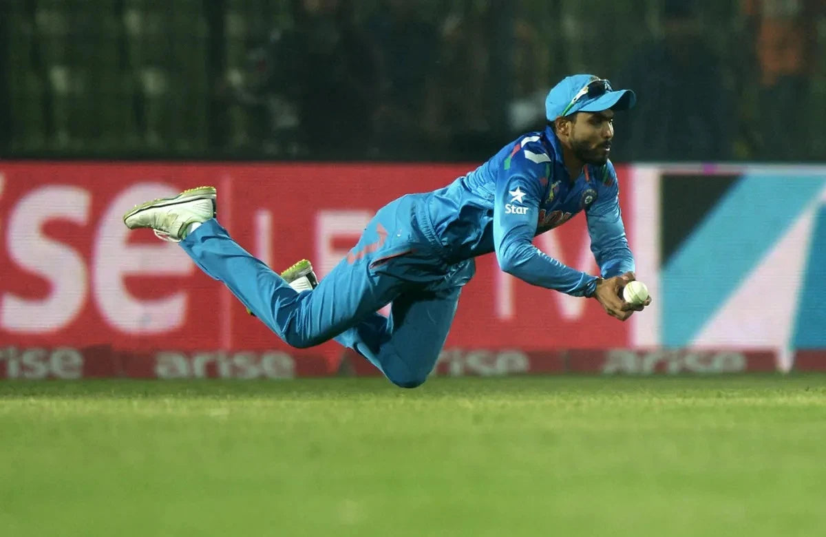 Ravindra Jadeja taking an incredible diving catch