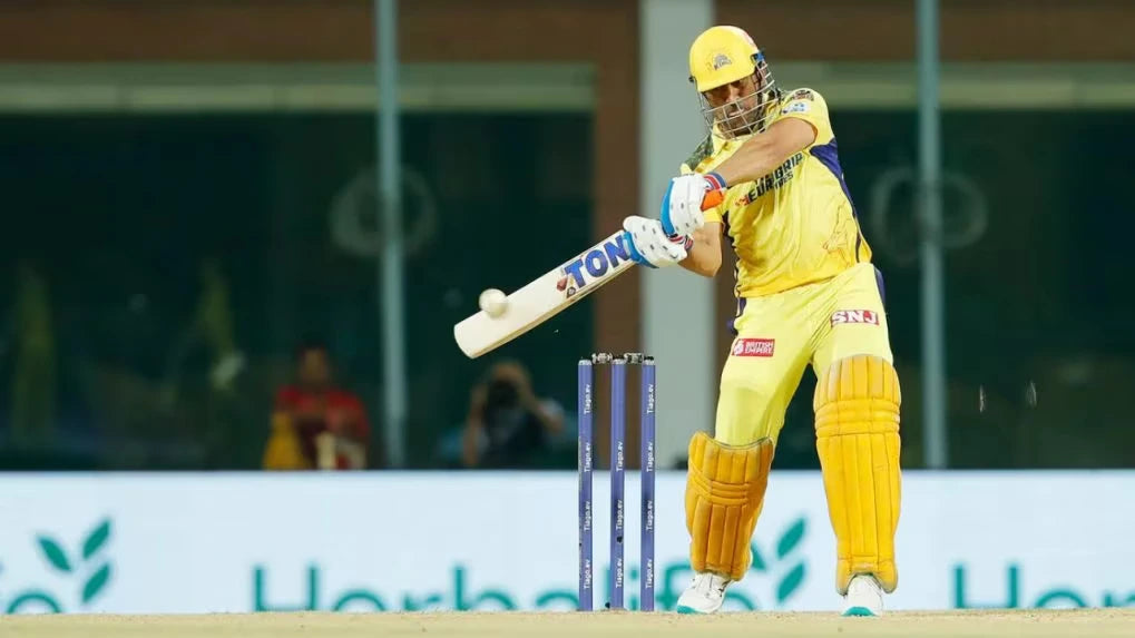 MS Dhoni is a six hitting maestro!