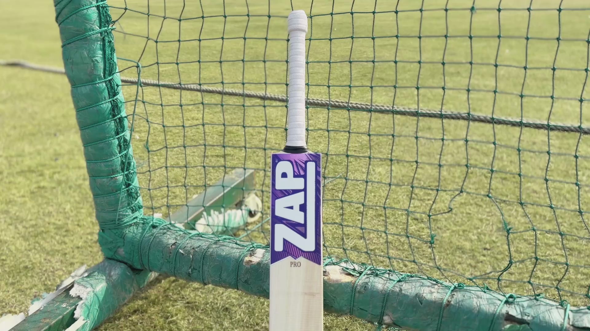 Load video: Crafted from premium-grade Kashmir Willow