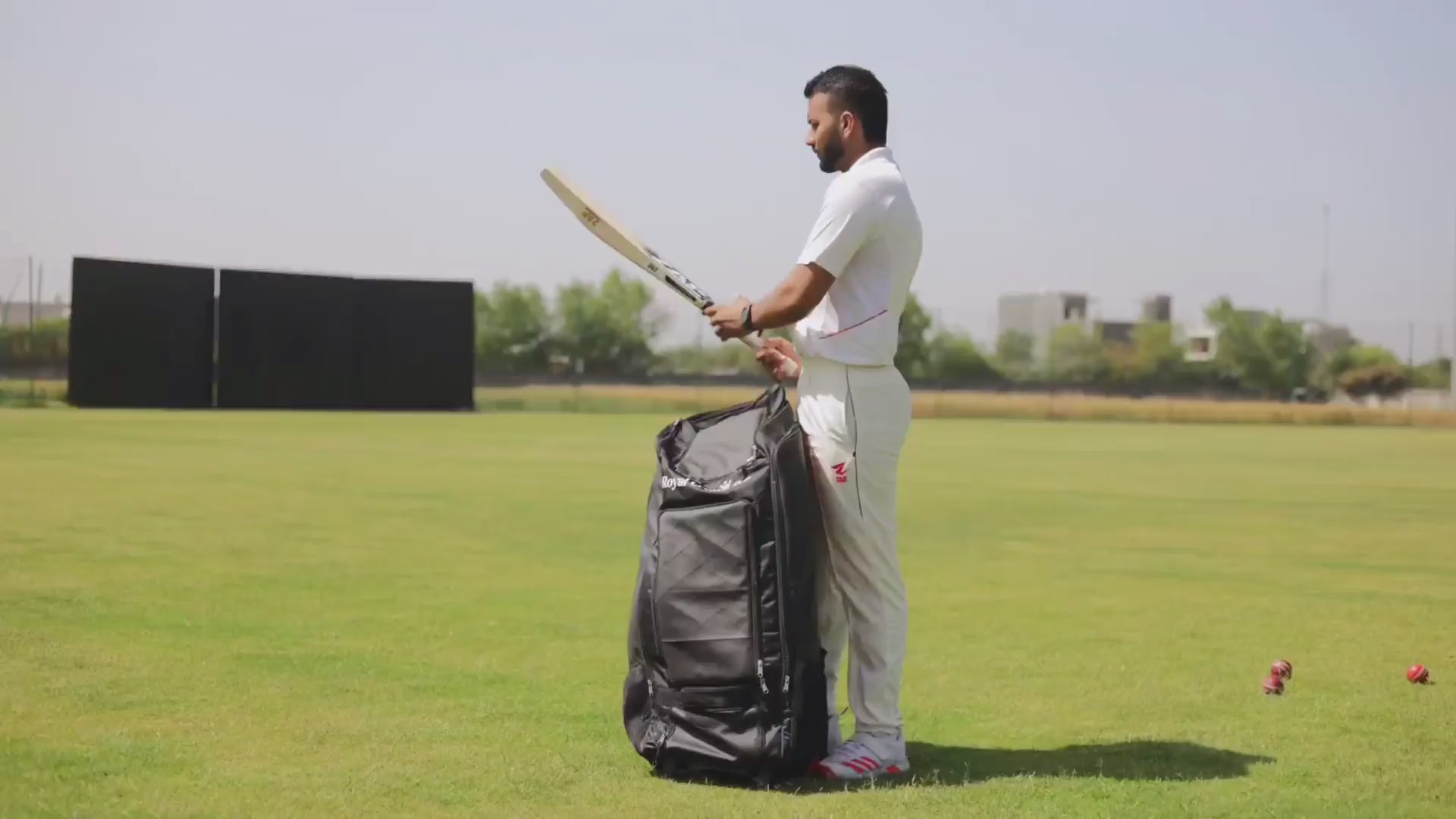 Load video: Crafted from premium-grade Kashmir Willow